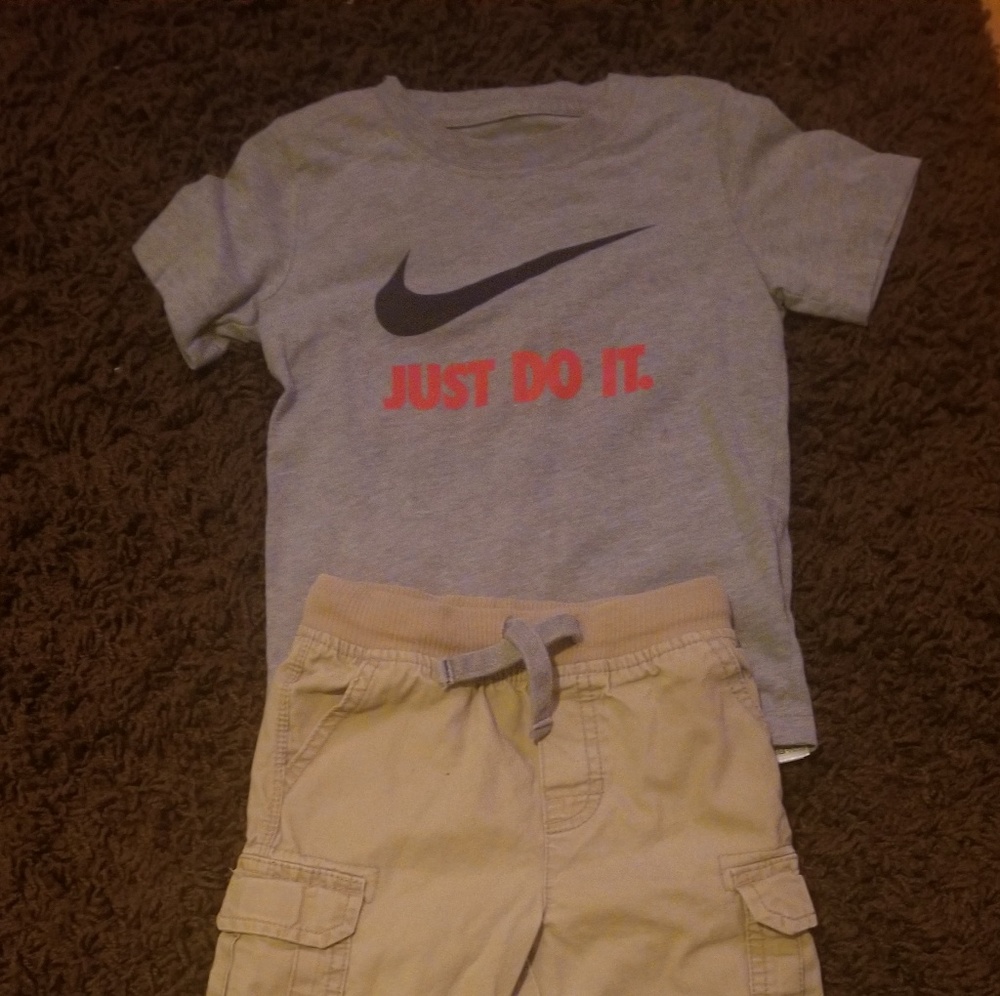 Nwot, gray Nike shirt with cargo chacki pants
